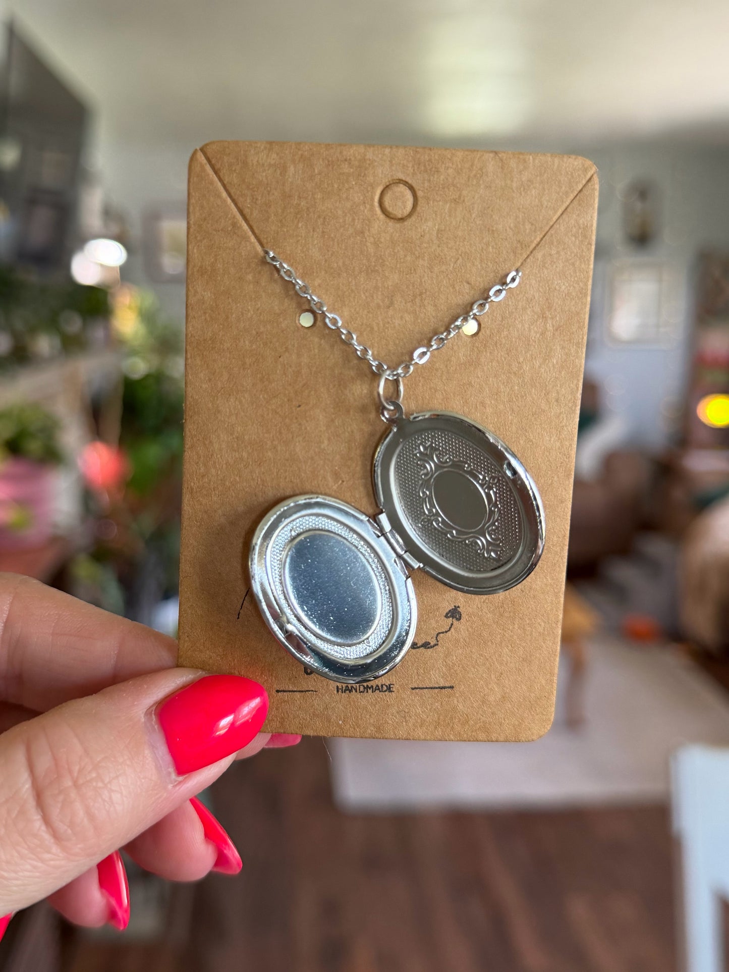 Queen Anne’s Lace Locket Necklace