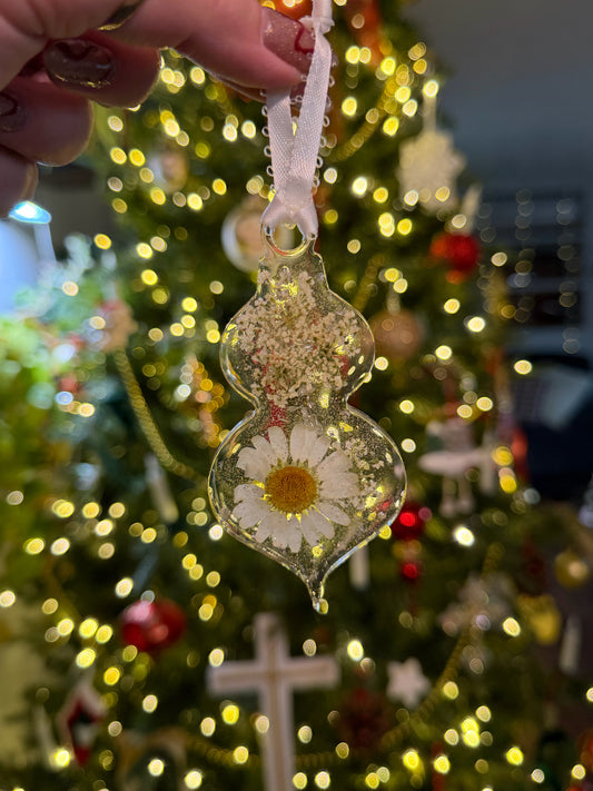 Daisy and Queen Ann’s Lace Ornament