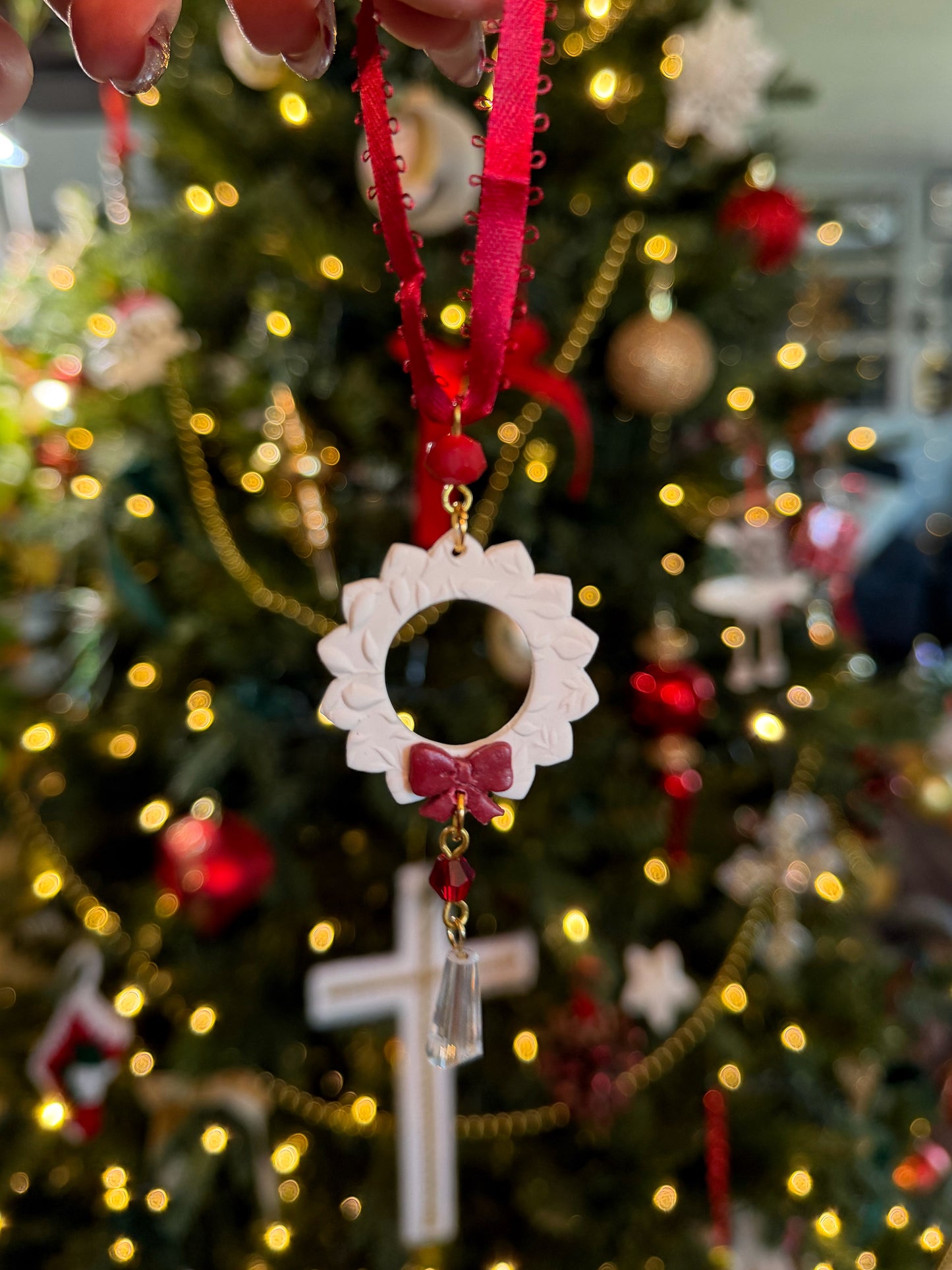 White Wreath Ornament 2