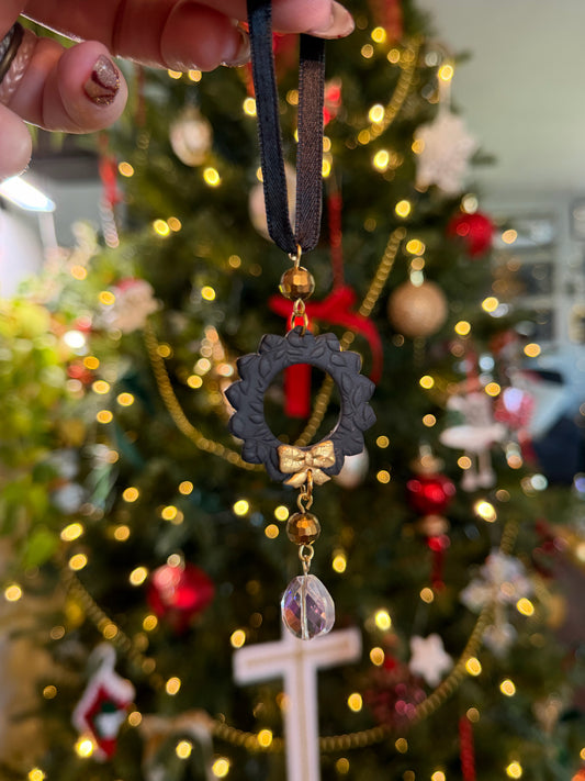Black Wreath Ornament 2